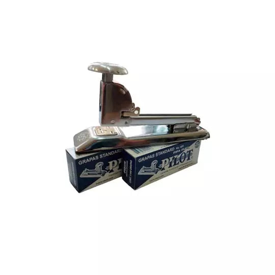 Engrapadora cromada de golpe Pilot Mod.4 00 tira completa c/2 cajas de grapas