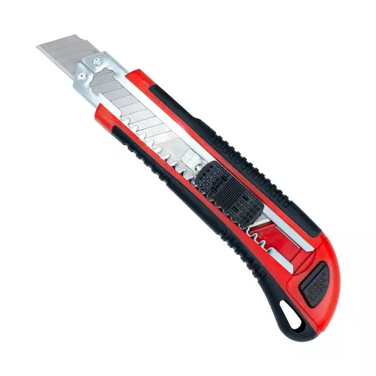 Cutter profesional SANTUL con alma metál ica de 15 cm de largo y navaja de 18mm
