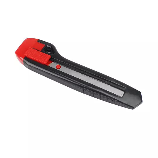 Cutter plástico santul de 15 cm de largo y navaja de 18mm