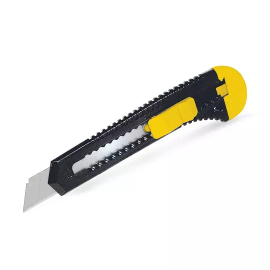 Cutter plástico KEER  de 15 cm y navaja de 18mm